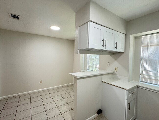Building Photo - 10942 Beacave Bend Ct