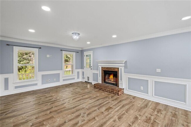 Building Photo - 3535 Stonewall Dr NW