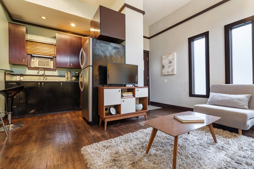 Building Photo - 1208 E Thomas St