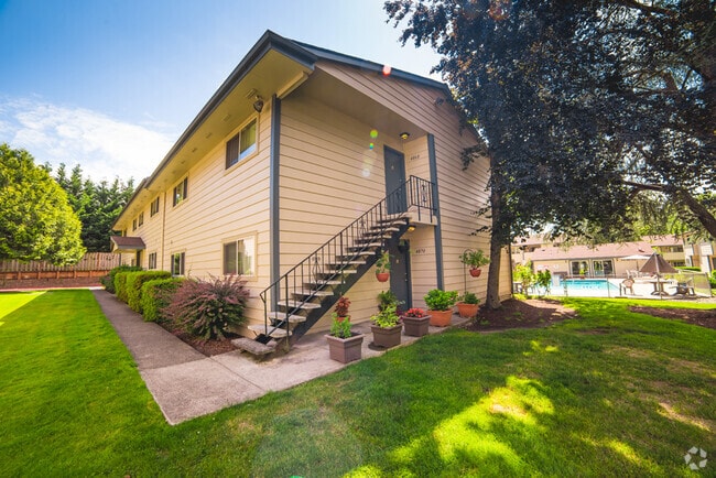 Building Photo - #119 LAURELWOOD ESTATES