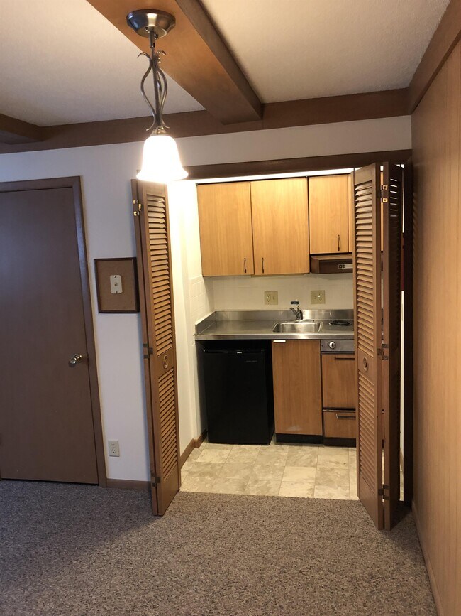 Building Photo - 2012 Cedar St