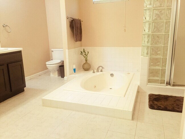 Building Photo - 14811 Great Willow Dr