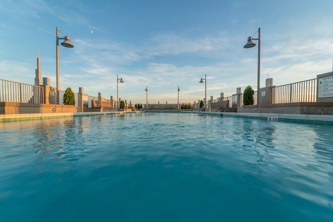 Building Photo - 415 Church St