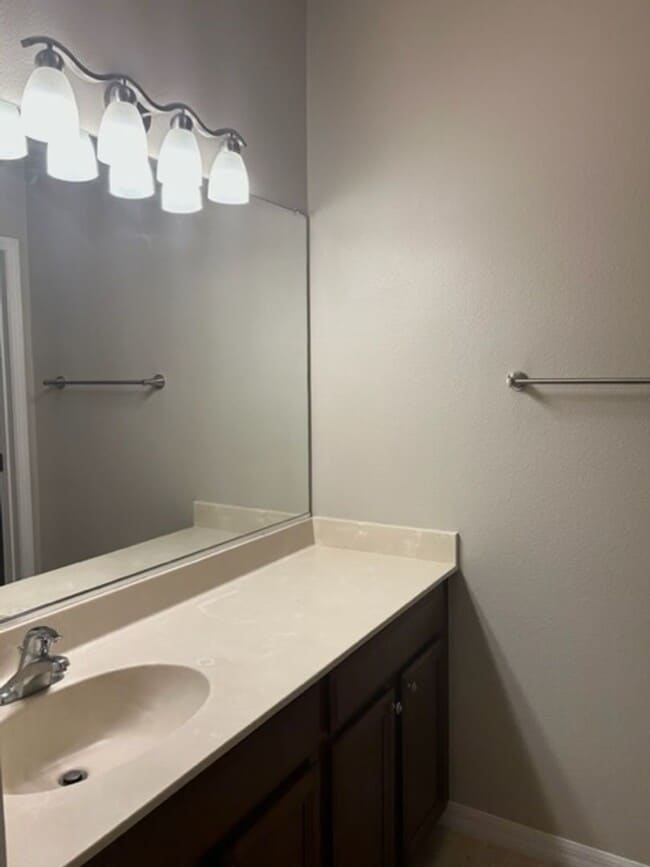 Building Photo - 3 2.5 - TOWNHOUSE IN PARKRIDGE - CLOSE TO ...