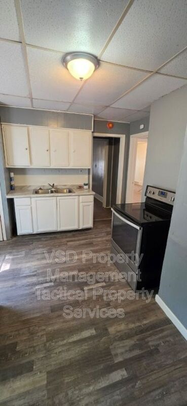 Building Photo - 1583 E 84th St