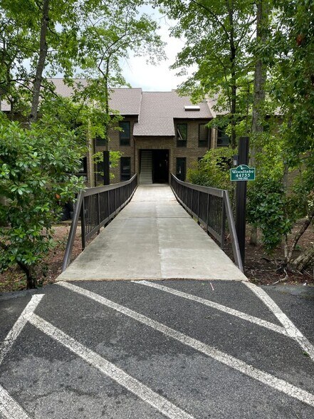 Building Photo - 44755 Woodlake Ct