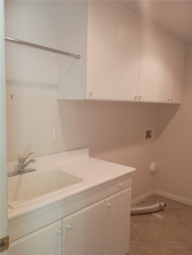 Building Photo - 33001 Sage Ct