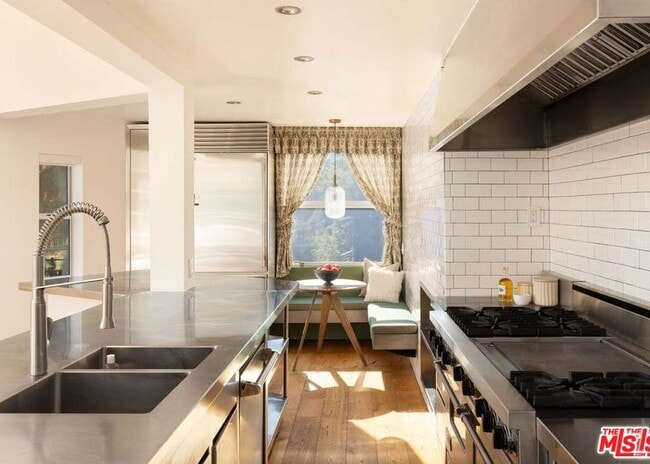 Building Photo - 2500 Zorada Dr