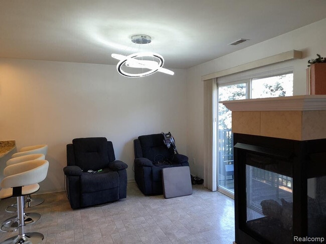 Building Photo - 14474 Shadywood Dr