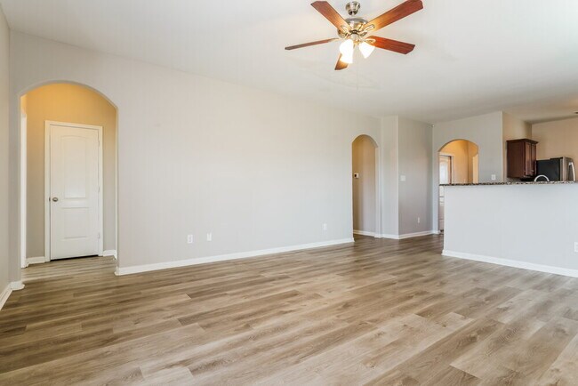 Building Photo - 2120 Foxglove Ct