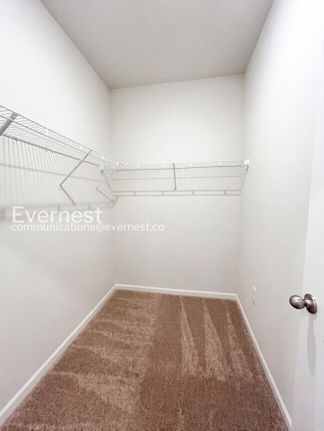 Building Photo - 2 Bed/2 Bath Home with Attached Garage / Pet-Friendly / Vouchers Accepted / Coming Soon!