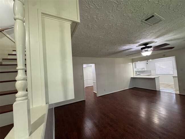 Building Photo - 122 Camellia St