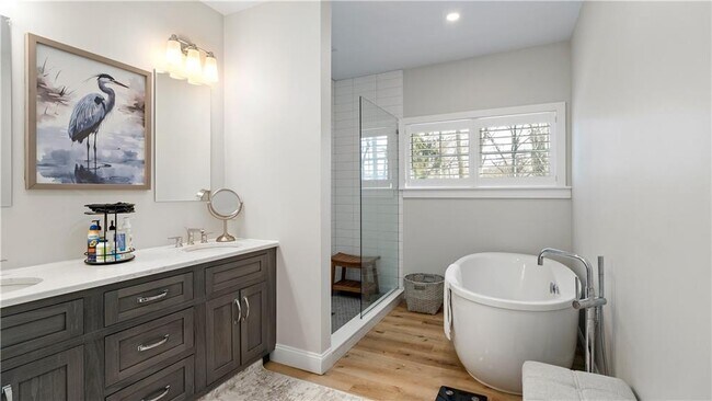 Building Photo - 1241 Saugatucket Rd