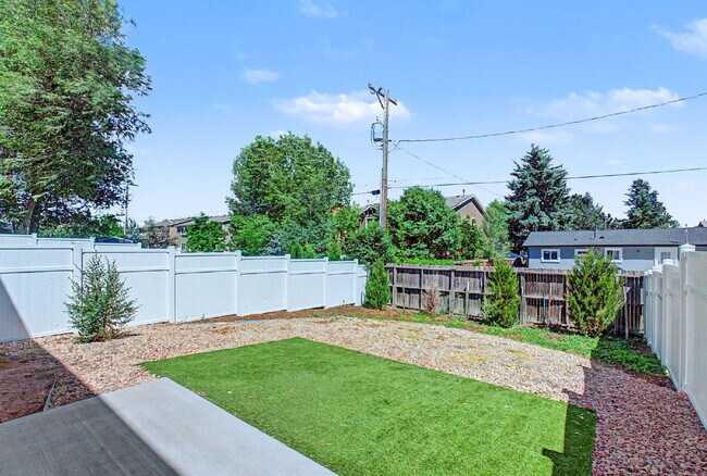 Building Photo - 3 bedroom - Date St