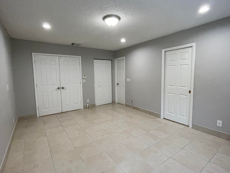 Building Photo - 9173 Tivoli Pl