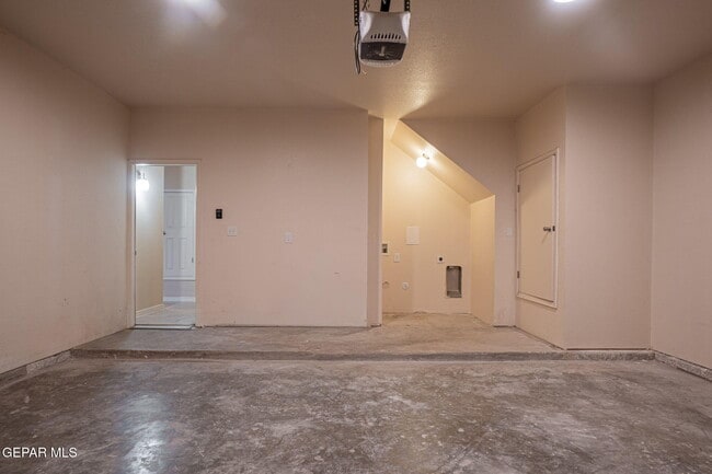 Building Photo - 7321 Mission Viejo Dr