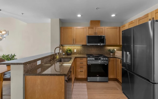 Building Photo - 475 Redwood St