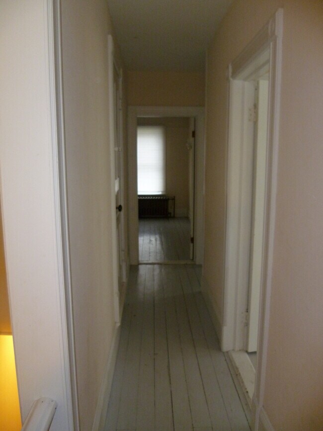 Building Photo - 129 Grandview St