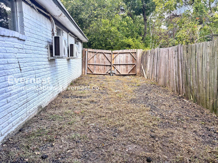 Building Photo - 3028 Francis St