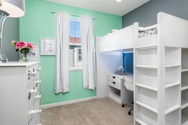 Building Photo - Jordan Ranch Townhouse 4 bed / 3.5 bath, G...