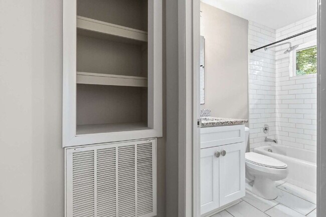Building Photo - Plaza Midwood/Noda Duplex Property