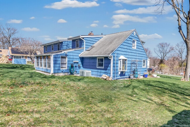 Building Photo - 239 Bayberry Ln