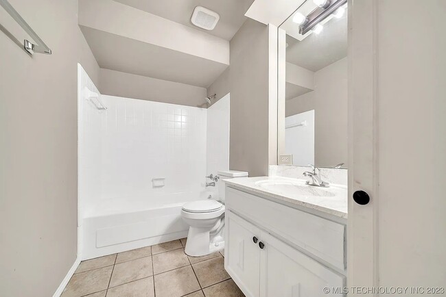 Building Photo - 6806 S Toledo Ave