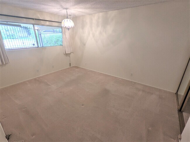 Building Photo - 1001 N Ave 67