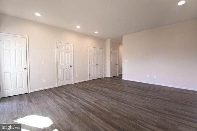 Building Photo - 105 Gristmill Ct
