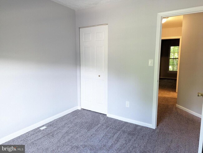 Building Photo - 6912 Myersview Dr