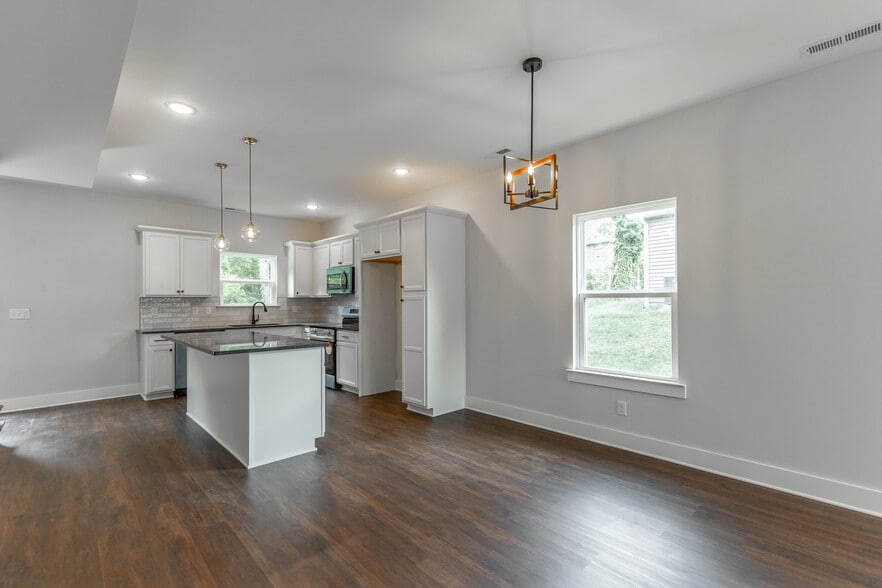 Building Photo - 4654 Heiskell Dr
