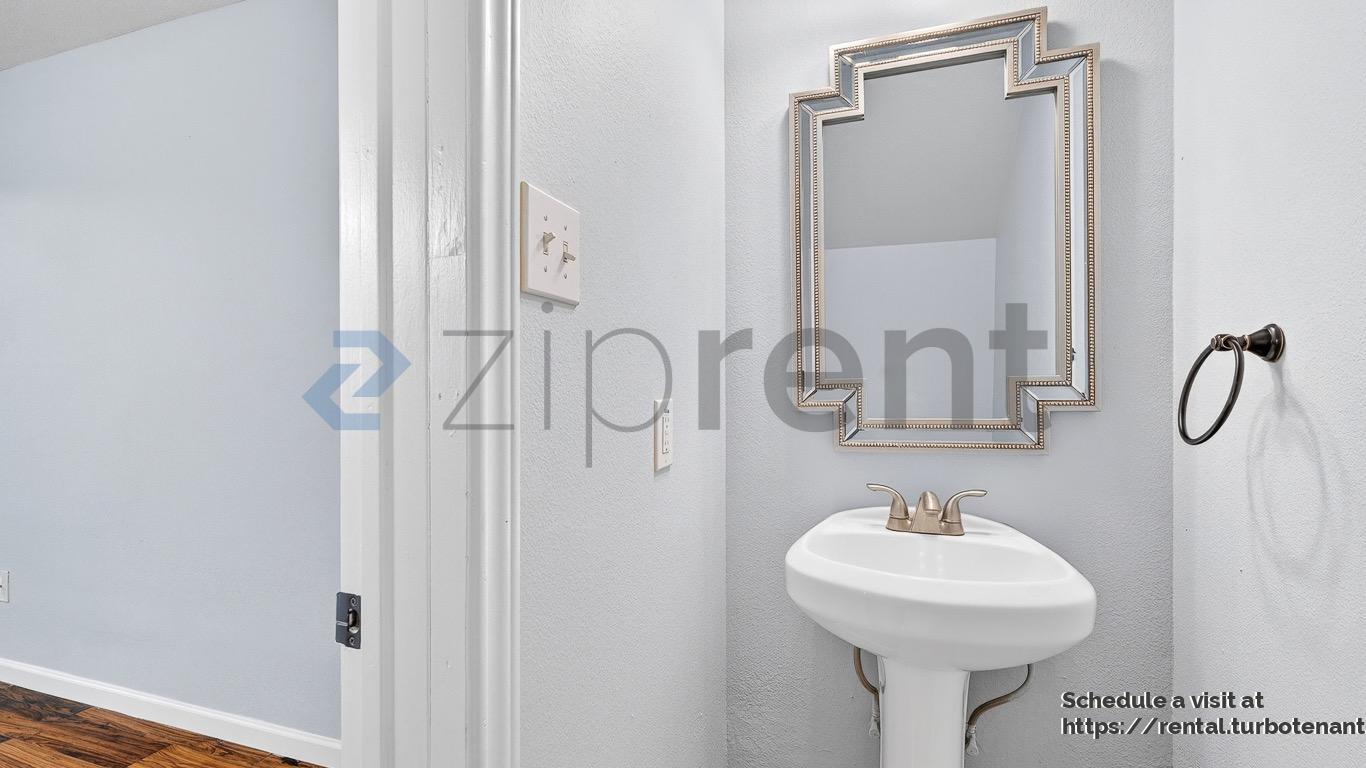 Building Photo - 15818 Whiteglade Ln