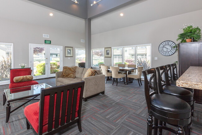 Building Photo - Riley Square