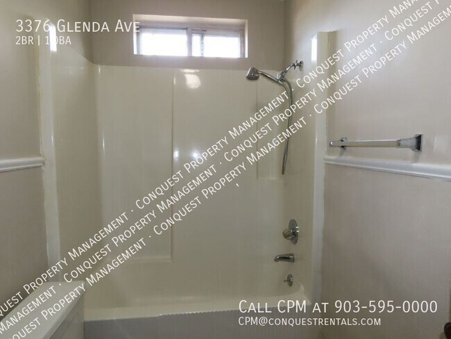 Building Photo - Water Paid! Cozy 2 Bedroom Duplex w/Fenced...