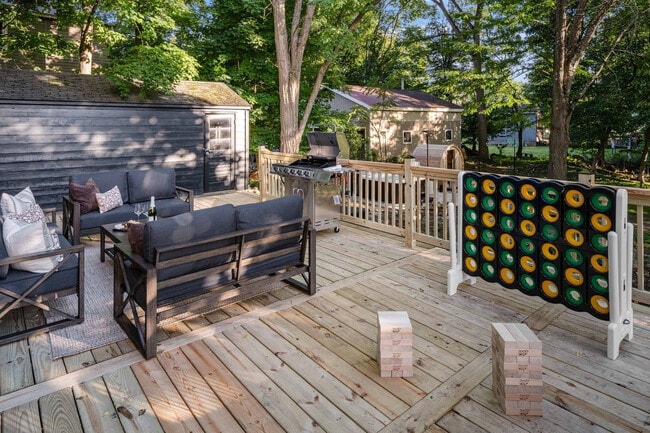 Building Photo - 52 Church St