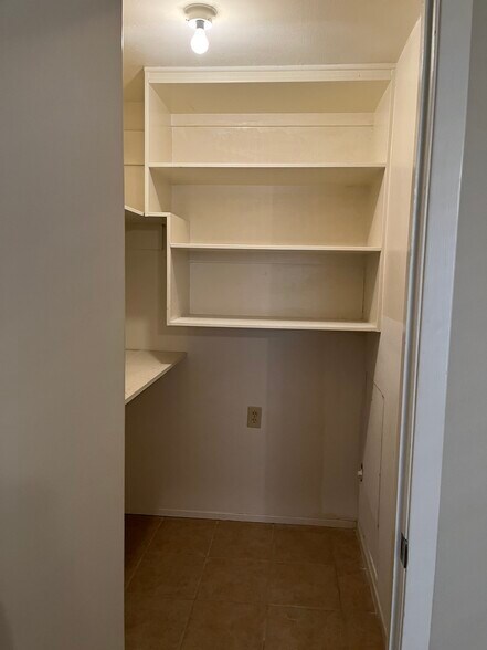 2nd Bedroom Closet #1 walkin - 400 W South Town Dr