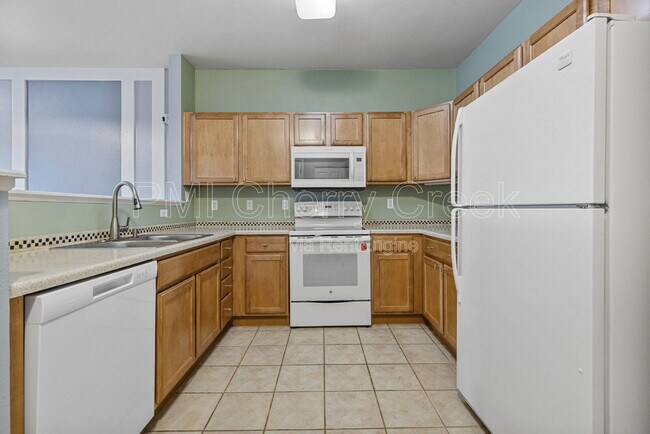 Building Photo - 18602 E Water Dr