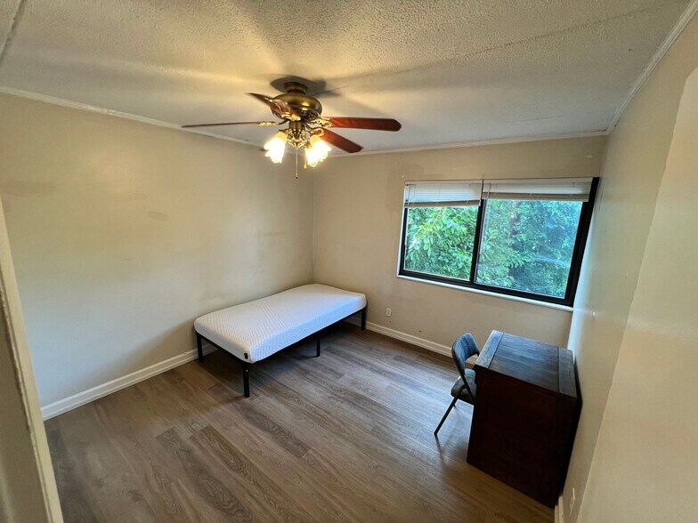 Building Photo - 2718 Painter Ave SW