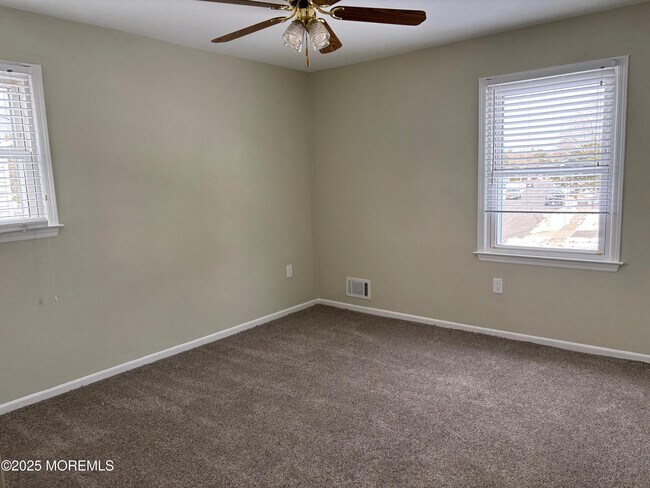 Building Photo - 148B Bayshore Dr