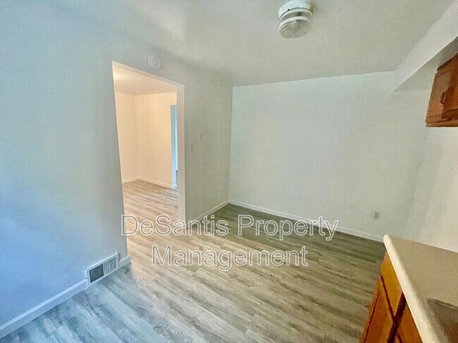 Building Photo - 447 Idlewood Rd