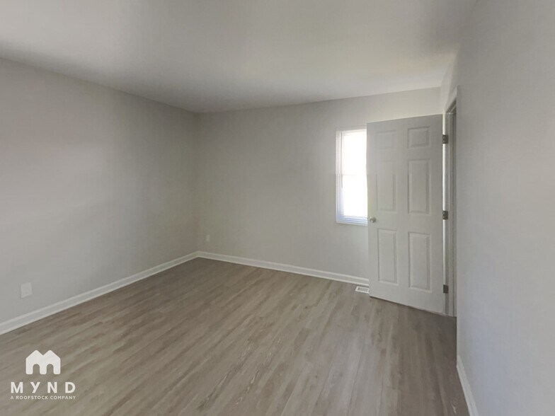 Building Photo - 2417 Dearborn Dr