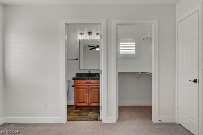 Building Photo - 10544 Allthorn Ave