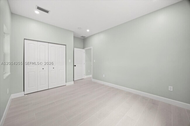 Building Photo - 930 34th St