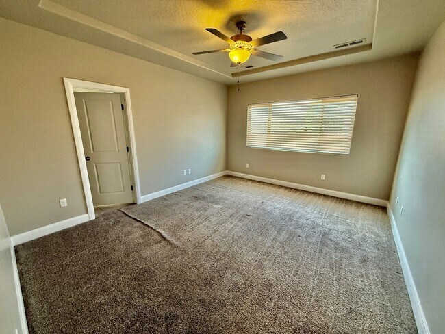 Building Photo - 4 Bedroom Home for Rent