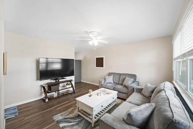 Building Photo - 615 Pine St