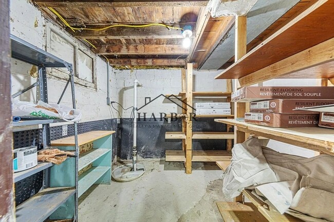 Building Photo - Pet-Friendly 3-Bedroom Gem in Prime Rochester Location