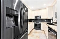 Building Photo - 4321 Savannah Bay Pl