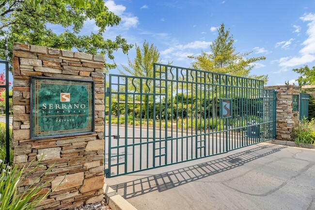 Building Photo - Gorgeous Single Story Home with a Sparklin...