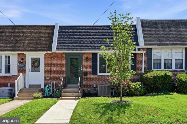 Building Photo - 105 Fronefield Ave