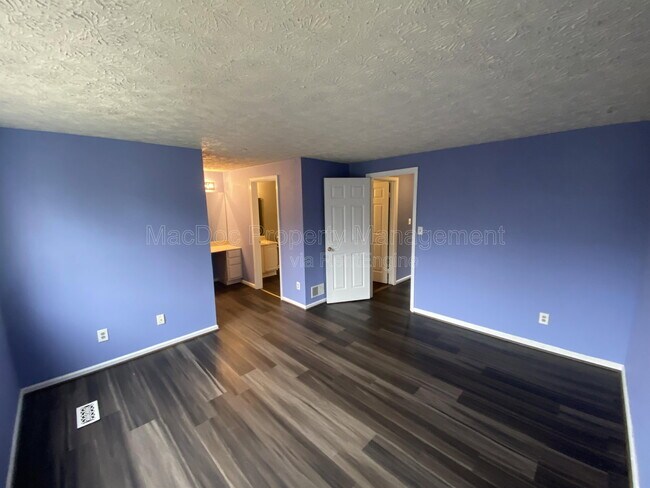 Building Photo - 300 Cross Ridge Ct
